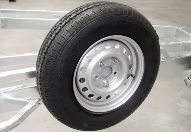 Tiki Trailer reservdäck med fälg båttrailer