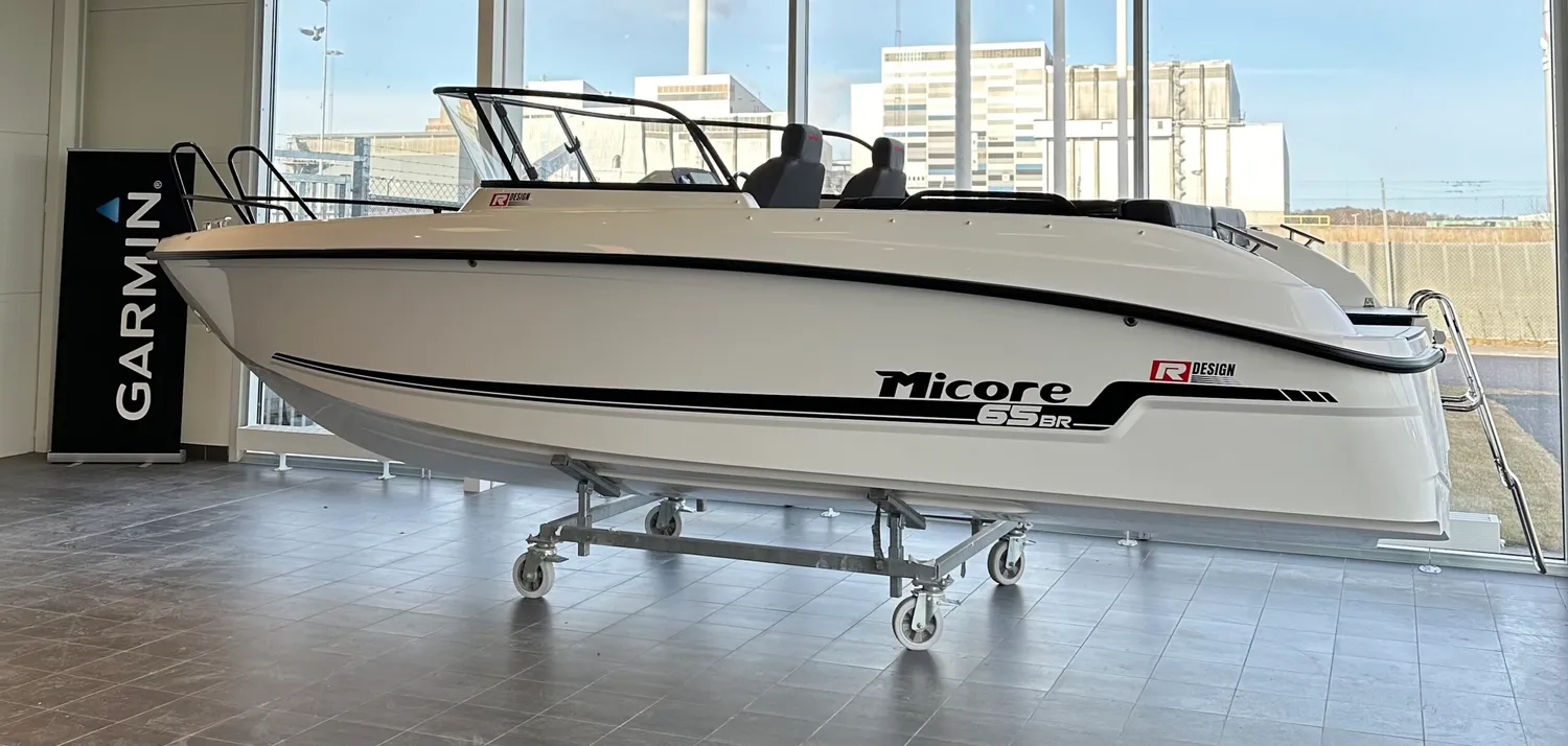 Micore 65BR båt vindskyddad U-soffa aktern