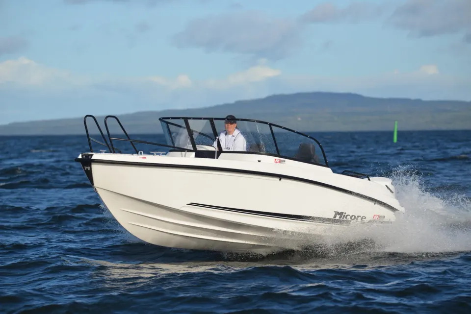 Micore 58BR bowrider båt R-design stabil
