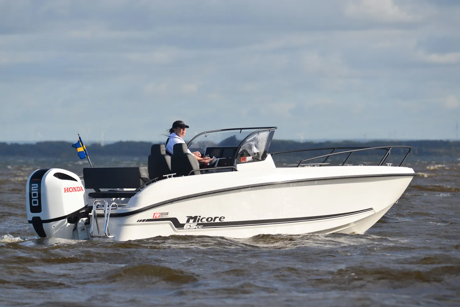 Micore 65CC centerkonsol båt R-design rymlig