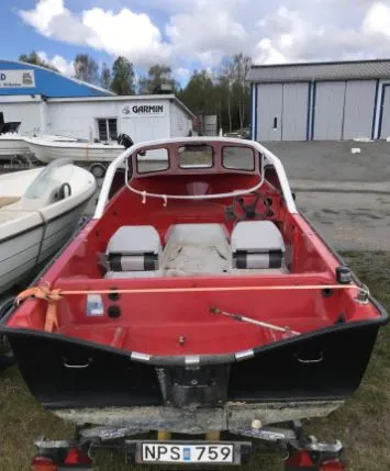 HT båt skrov tidigt 80-tal med kapell