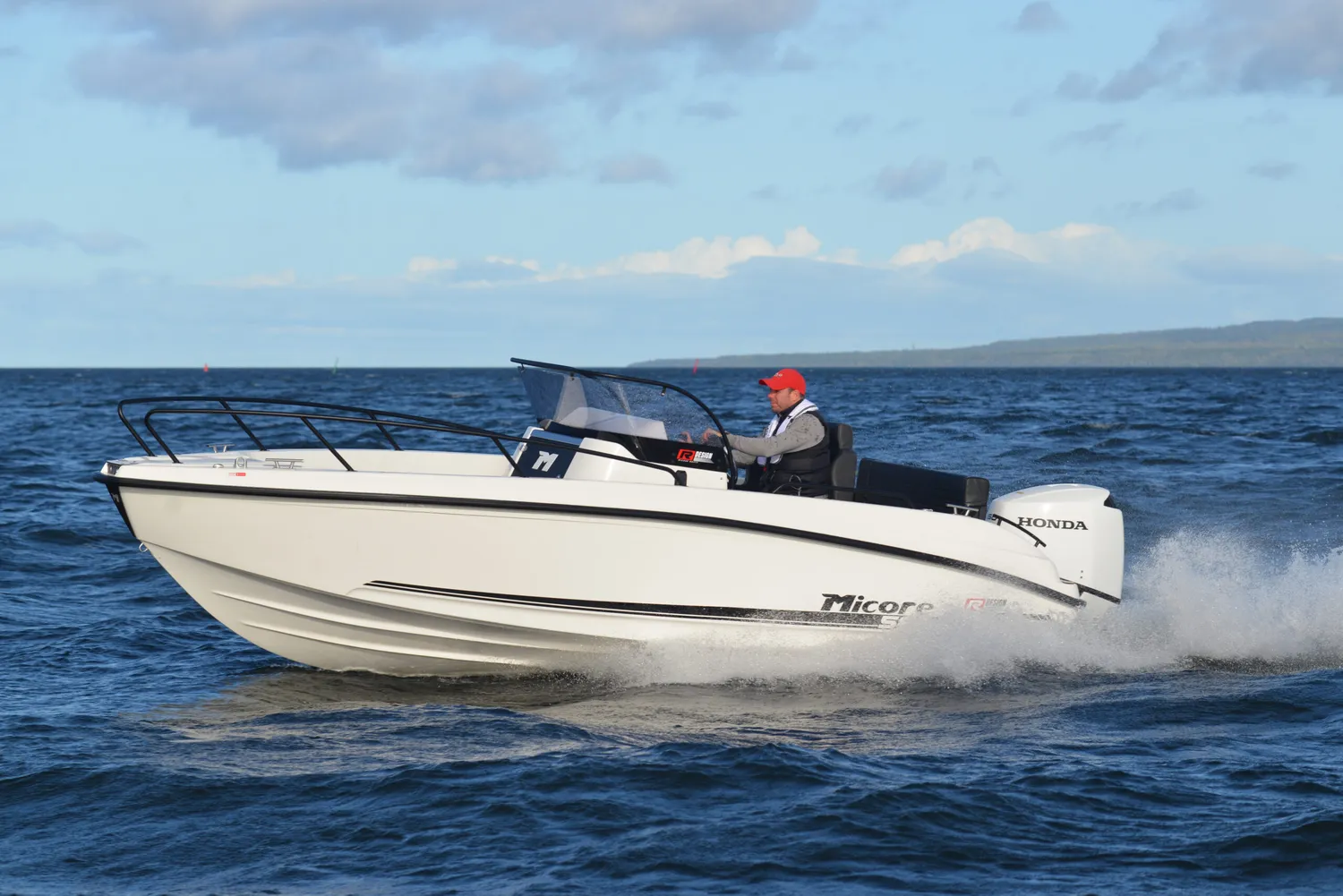 Micore 58SC båt styrpulpetbåt sportig R-design
