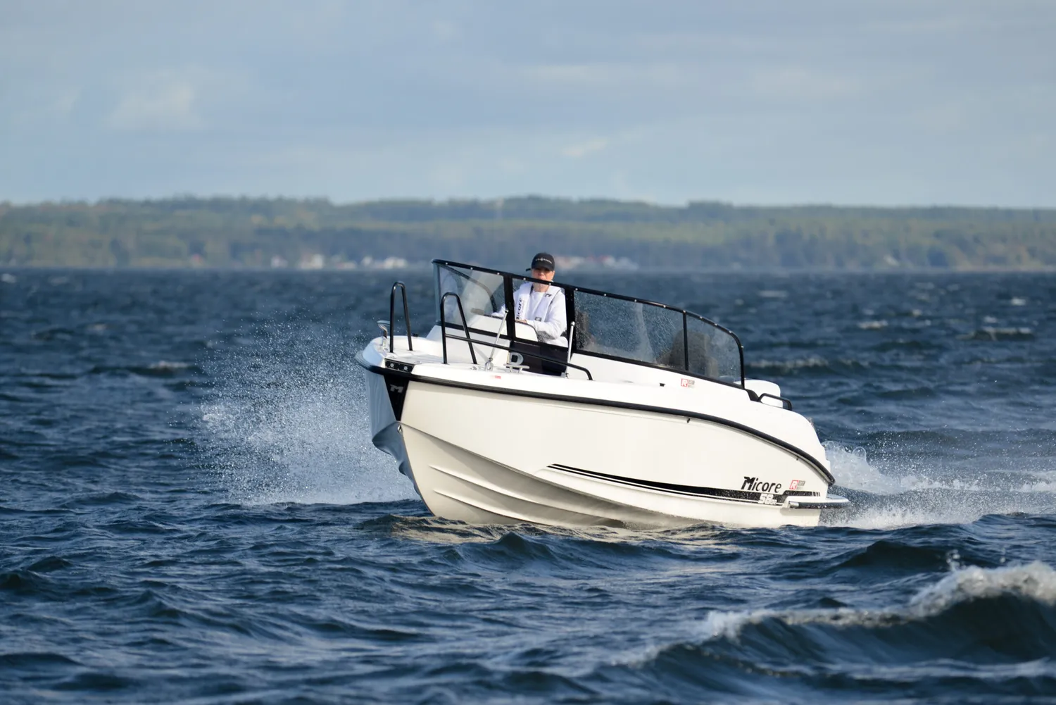Micore 58BR bowrider båt R-design stabil