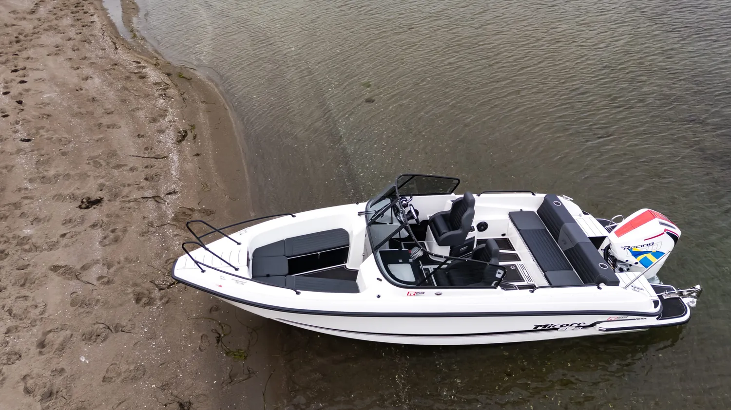 Micore 68BR bowrider familjebåt lättkörd