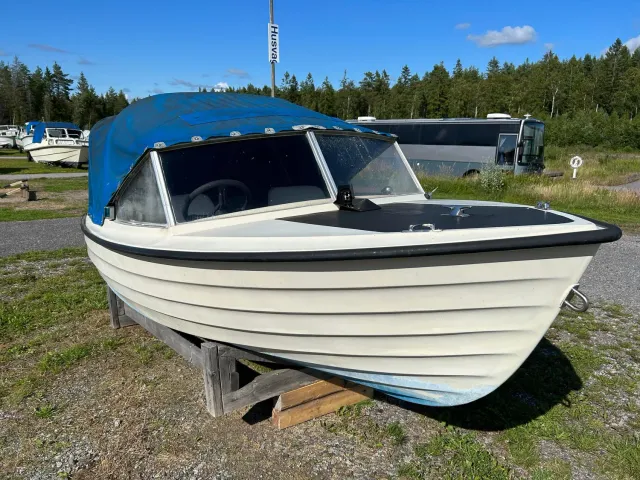 Marin & Fritid öppen båt med kapell endast skrov