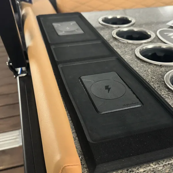 Marin & Fritid AquaAmp 200 trådlös laddare 12V 15W Qi2