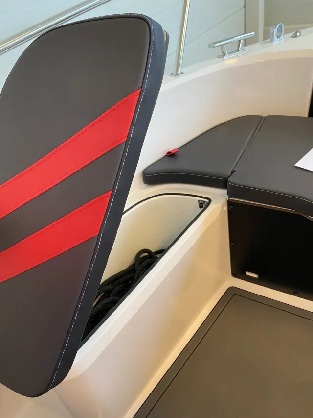 Micore Boats sittbänk babord med dyna och stuv
