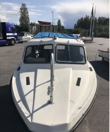 HT båt skrov med kapell för 75 hk