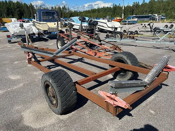 Motorbåtsvagn båtupptagningsvagn 30 km/h underhållsfri
