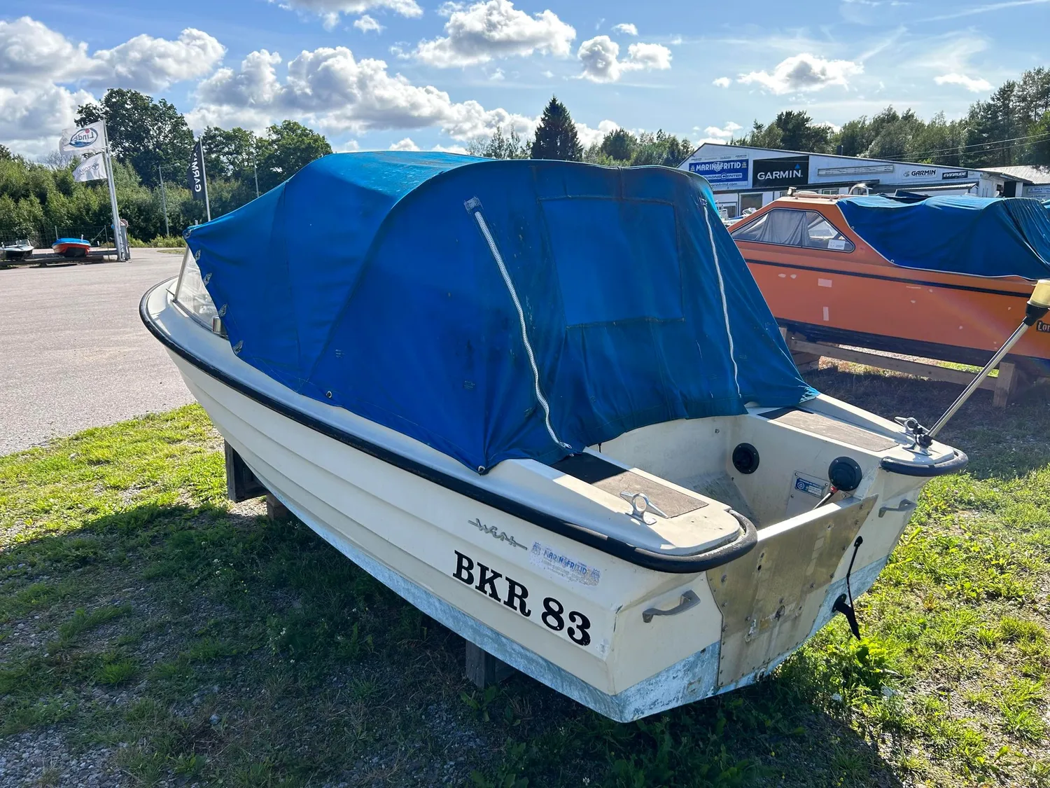 Marin & Fritid öppen båt med kapell endast skrov