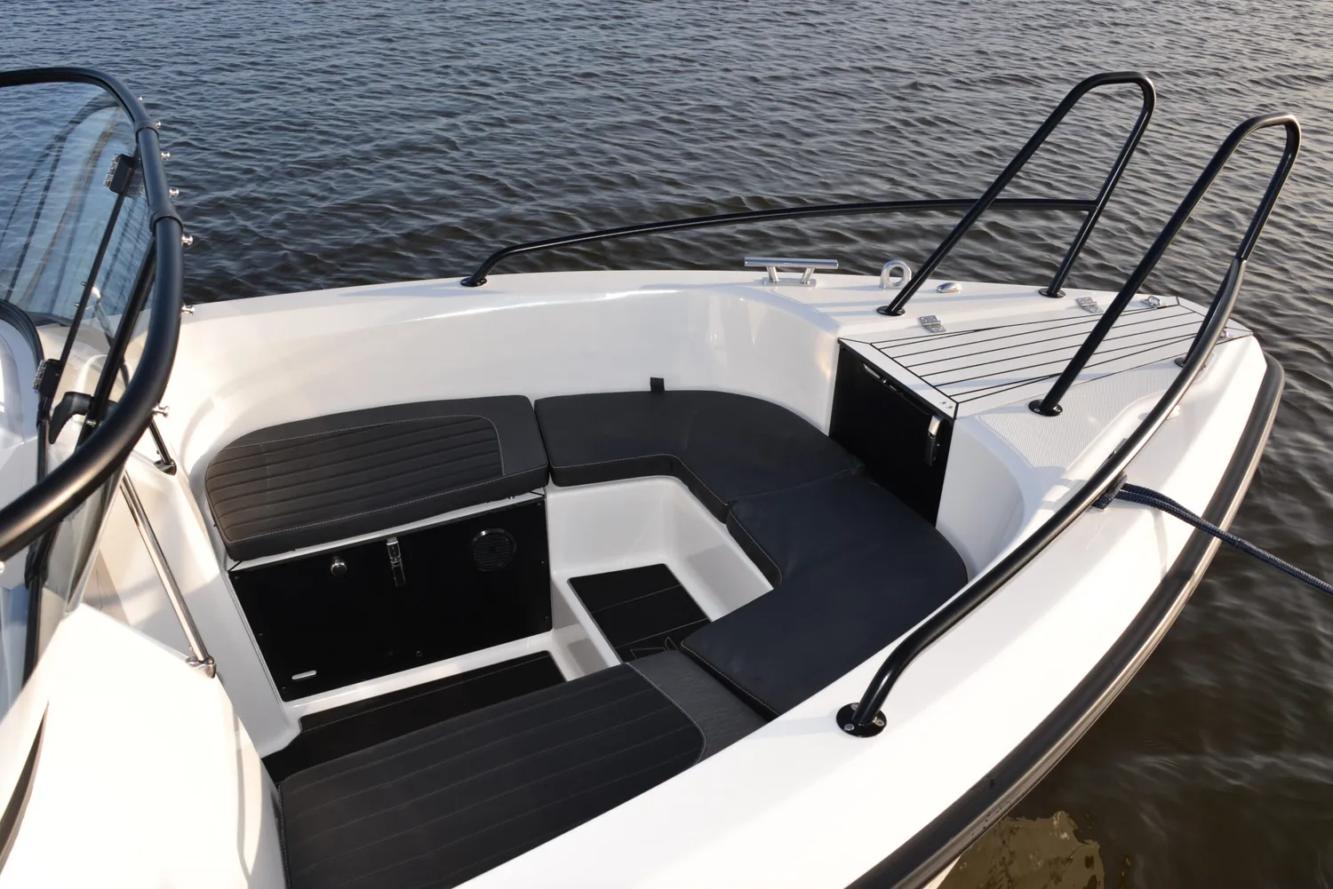 Micore 58BR bowrider båt R-design stabil