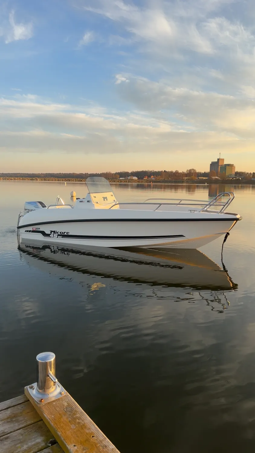 Micore Boats 45SC öppen båt stabil skrovdesign