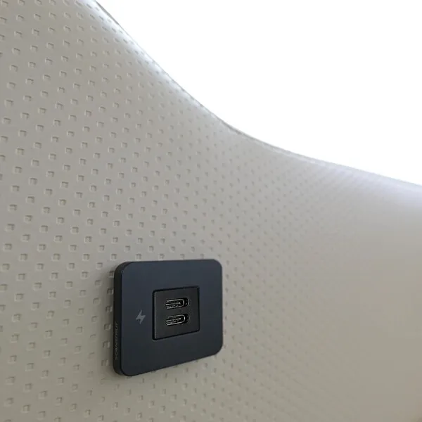 Scanstrut Tile inbyggnadsladdare USB-C dubbel 12/24V svart