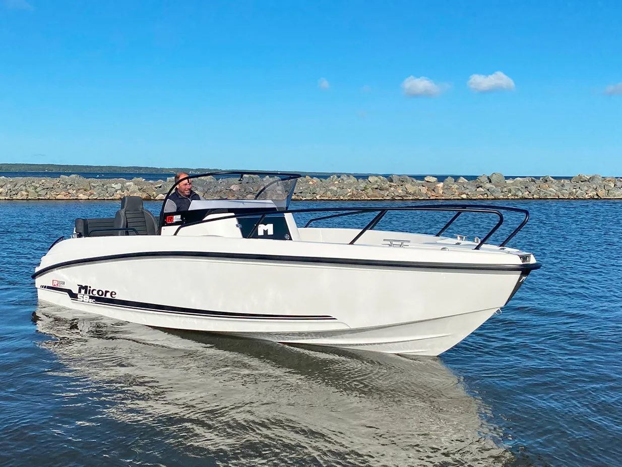 Micore 58SC båt styrpulpetbåt sportig R-design