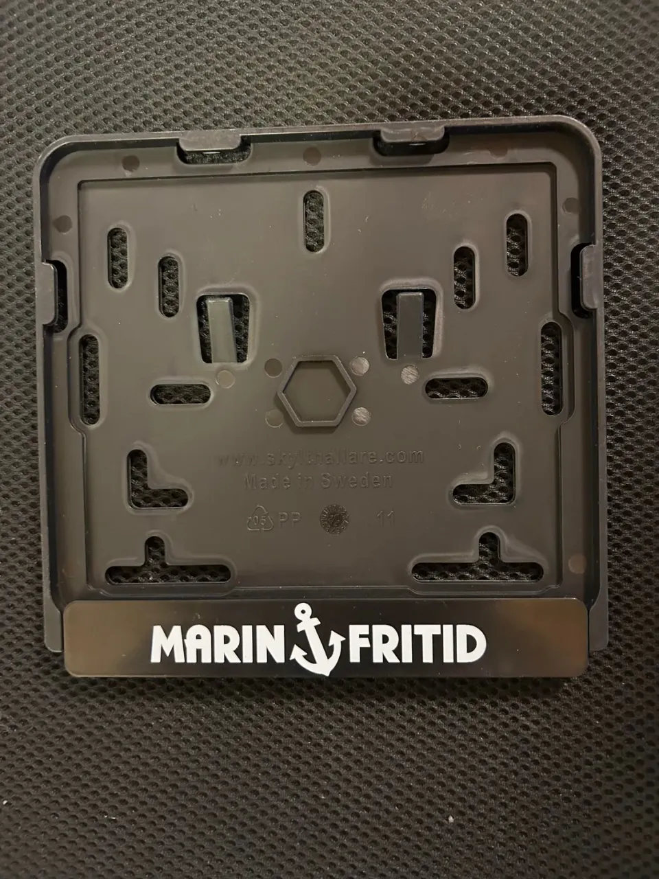 Marin & Fritid skylthållare hålbild båtskylt