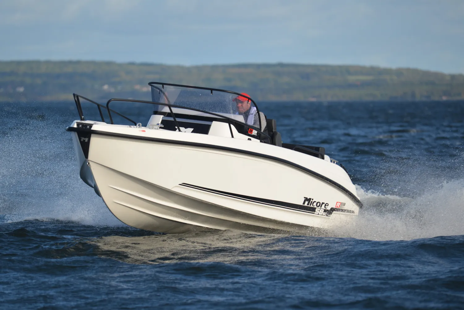 Micore 58SC båt styrpulpetbåt sportig R-design