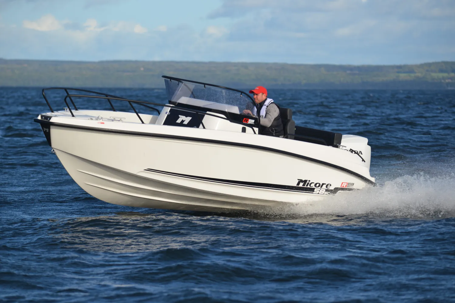 Micore 58SC båt styrpulpetbåt sportig R-design