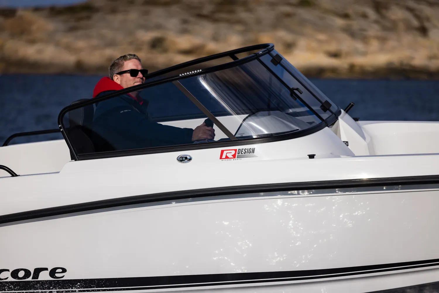 Micore Boats 61BR bowrider 6 meter med badplattform