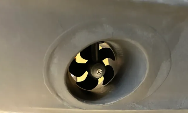 Orust Marin Installation av bogpropeller thruster