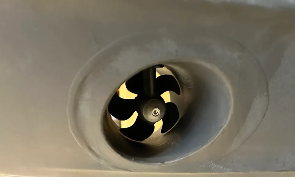 Orust Marin Installation av bogpropeller thruster