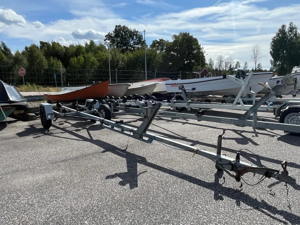BUV Trailer båtupptagningsvagn ombyggd magnetbelysning
