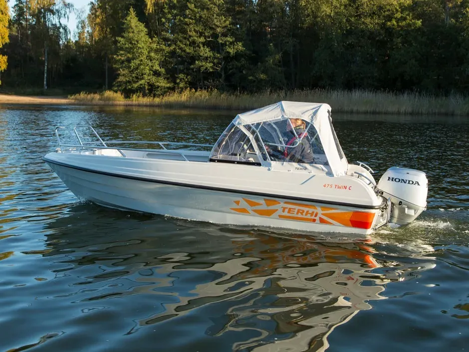 Marin & Fritid Terhi 475 Twin C akterkapell