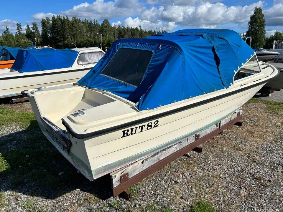 Marin & Fritid öppen båt med kapell endast skrov