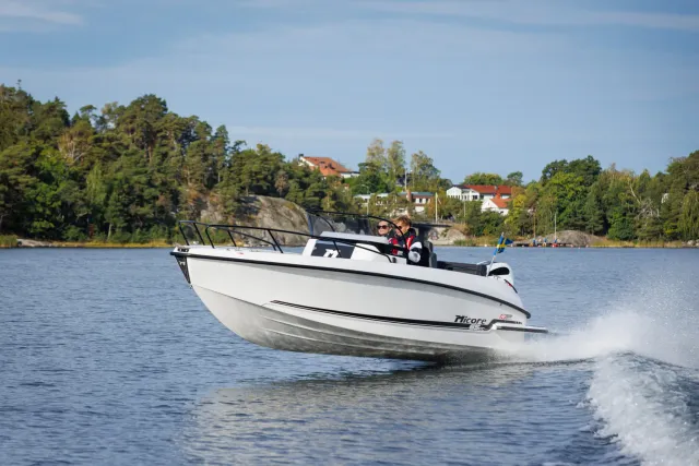 Micore 65CC centerkonsol båt R-design rymlig