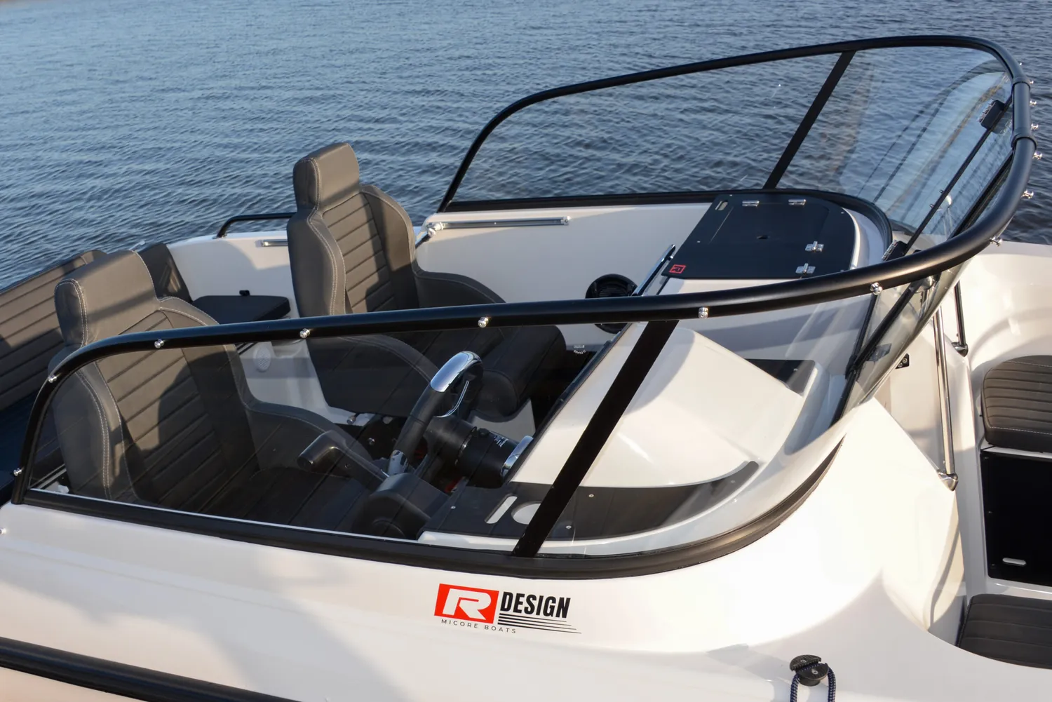 Micore 58BR bowrider båt R-design stabil