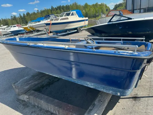 Marin & Fritid styrpulpetbåt 4,90 m endast skrov