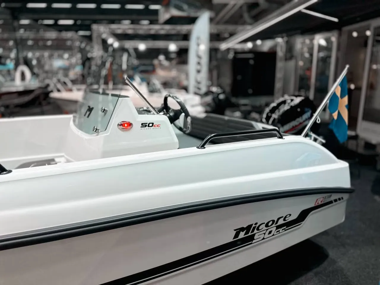 Micore 50CC båt 5 meter styrpulpet