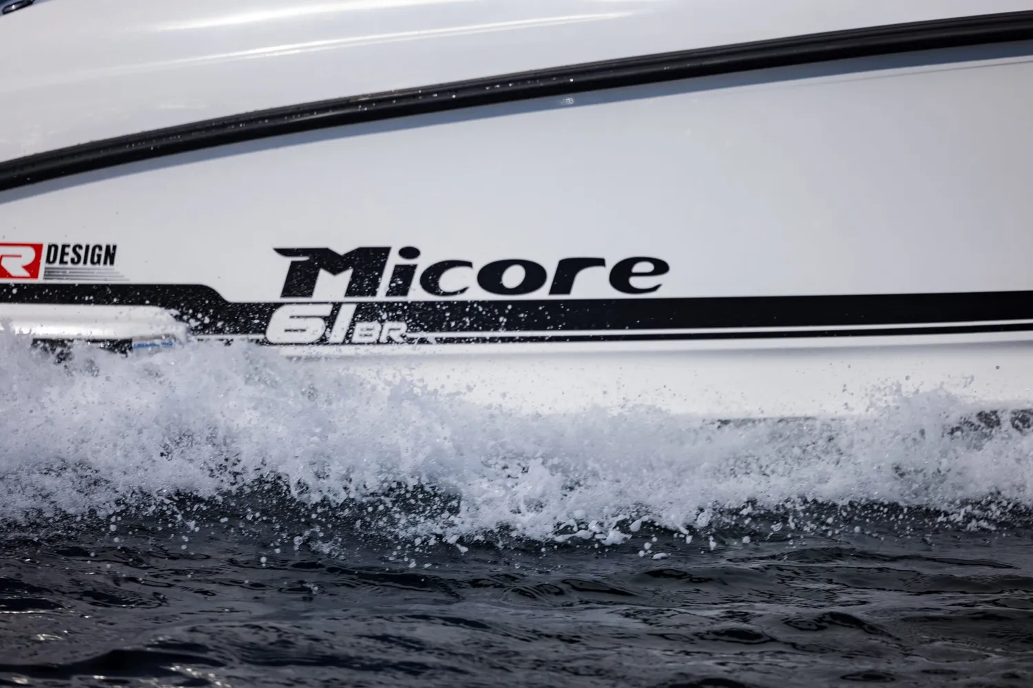Micore Boats 61BR bowrider 6 meter med badplattform